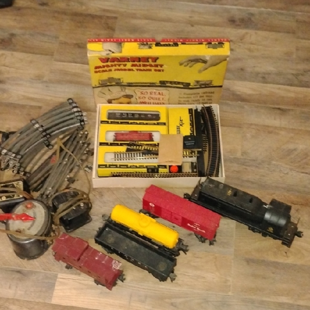 2 Lionel Rare Vintage Train Set